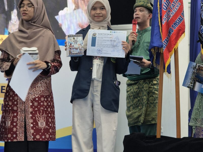 Juara 5 Comic Strip
Anggia Syafira Rizka Destiawan